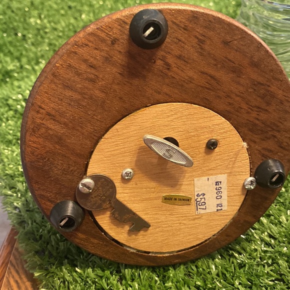 Musical carousel horse - Picture 2 of 2